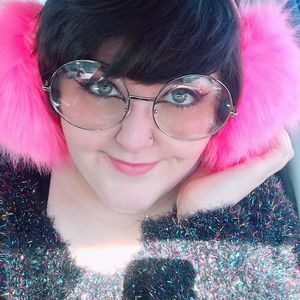 Meet your Posher, Thea